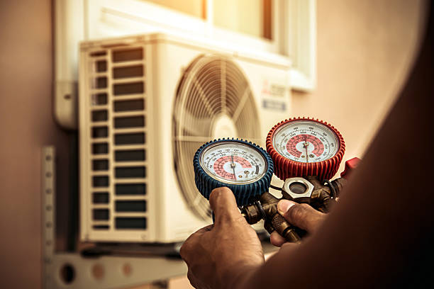 Professional Hvac technician working in Cabazon, CA